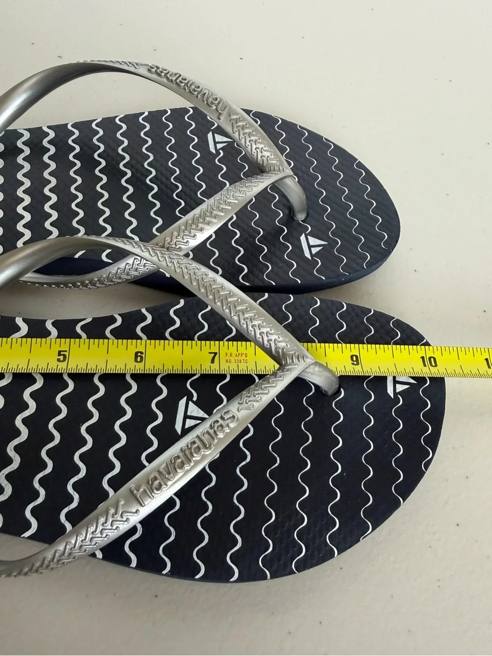 Havaianas Slim Oceano Flip Flops Navy Silver Wave Print Size 9/10